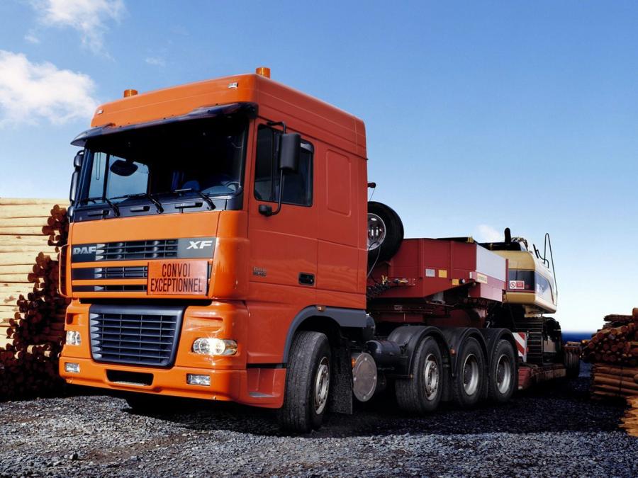  DAF XF95 8x4 FTM Space Cab 2002 года  (фото 2 из 3)